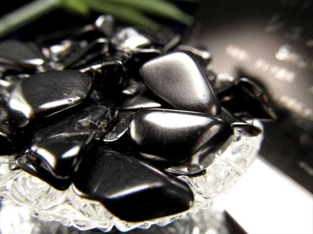 漆黒の輝き シュンガイト シュンガ石 さざれ 約200g入り 粒の大きさ約