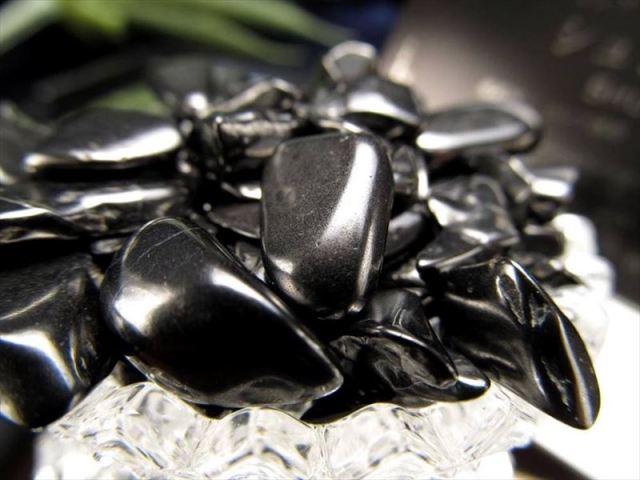 漆黒の輝き シュンガイト シュンガ石 さざれ 約200g入り 粒の大きさ約