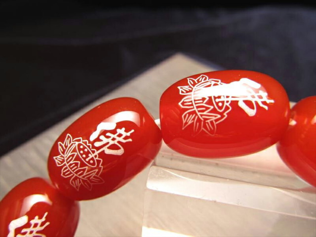 カーネリアン蓮画・佛字彫り俵型ブレスレット 幅約13mm 長さ約18mm×11珠前後 仏の智慧・慈悲の象徴 ブラジル産