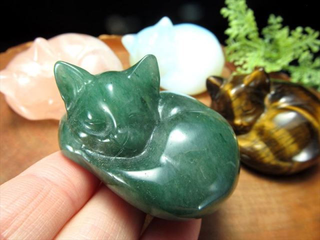 選べる4種 眠り猫 天然石置物 重さ70g-80g前後 癒しの眠り猫 愛おしい