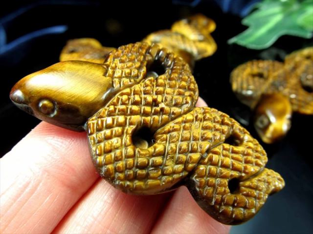 新作】縁起物！白蛇タイガーアイのペンダント（金運・弁財天・知恵・富