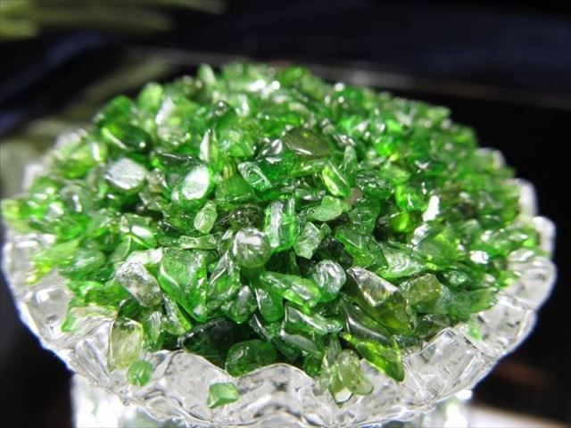 発色良好 透明感抜群 クロムダイオプサイト さざれ 1袋100g入り 約2mm