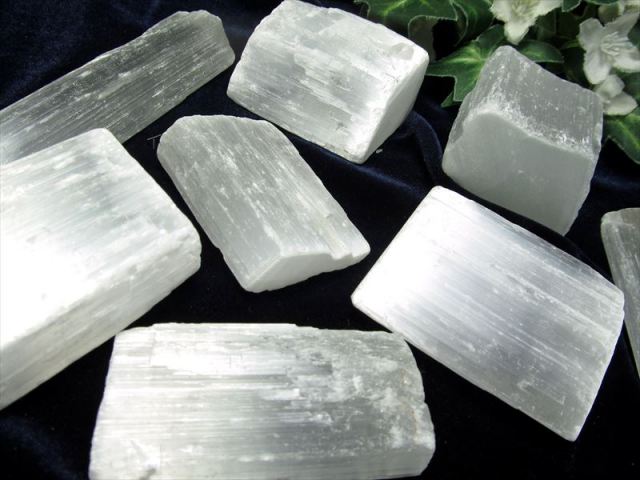 1個売り ナチュラルセレナイト 原石 重さ約400g-450g ブロック形状も