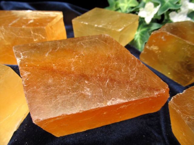 ゴールデン カラサイト　パワーストーン 楽天市場】【現品お届け！】ゴールデンカルサイト 原石 約69グラム