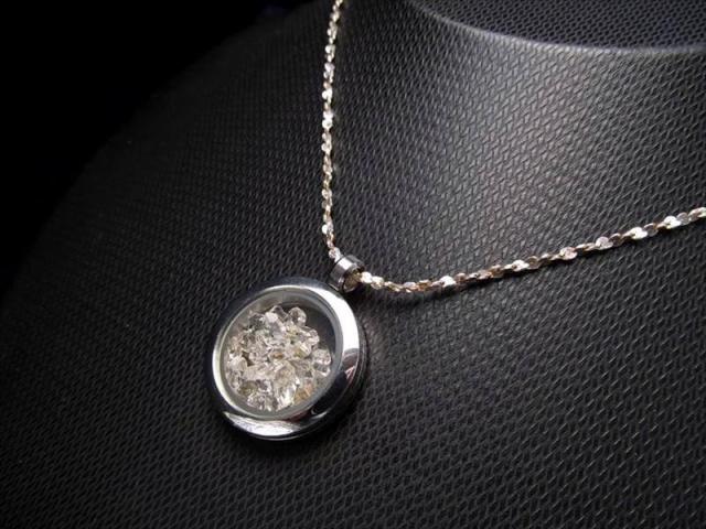 オイルインクォーツ デザイン ペンダントトップ 1個売り 直径約24.5mm