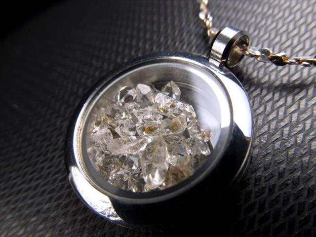 希少石◇クォーツインクォーツ◇ペンダントトップ オイルインクォーツ デザイン ペンダントトップ 1個売り 直径約24.5mm