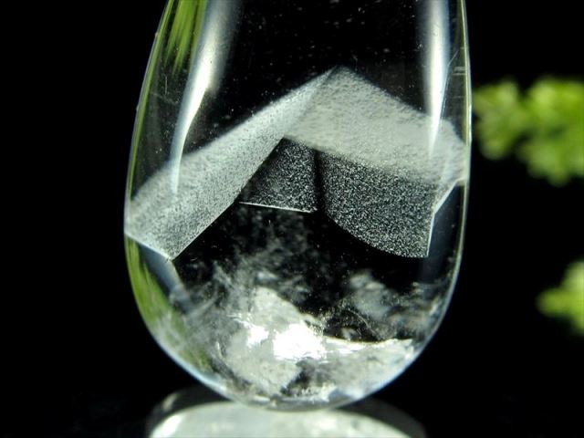 店頭展示中 くっきり立体山入り ホワイトファントムクォーツ ペンダントトップ ドロップ型 縦34.5mm 重さ7.6g 困難からの克服・目標達成・停滞からの脱却