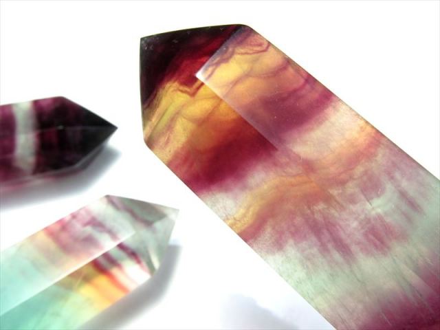レア物 高透明 虹色 虎牙紋フローライト多面角柱 ファントム入り、高