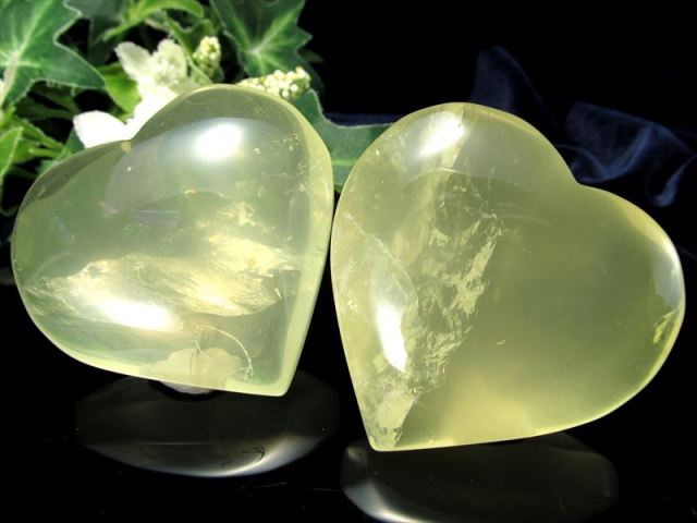 天然石 カルサイト共生シトリンのハート 置物 台座付きG.287 楽天市場