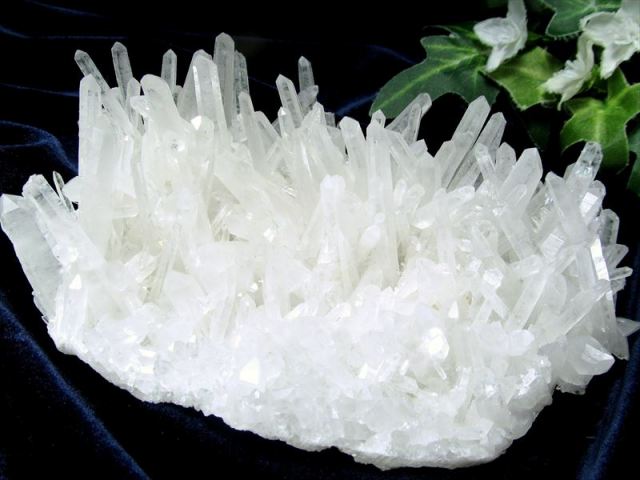 四川水晶 針状 水晶クラスター 最大幅133mm 重さ324.5g クォーツ 超人気針状群生 ブレスの浄化 原石 1点もの 四川省産 パワーストーン 天然石
