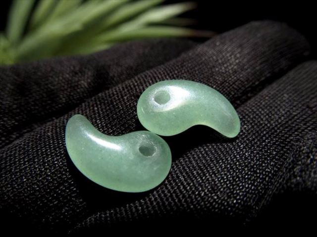 1個売り Sサイズ アベンチュリン勾玉 まがたま 縦約14mm×横約9mm