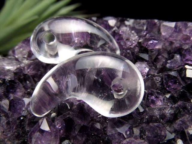 天然石　水晶の勾玉 1個売り Lサイズ 天然水晶 勾玉 天然石縦約30×横約17mm 純粋と浄化を
