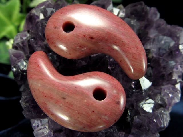 1個売り L サイズ ピーモンタイトシスト勾玉 まがたま 縦約30mm×横約17mm 天然石 南アフリカ産 tn-p パワーストーン 天然石