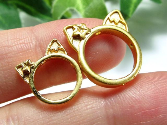 Mサイズ にゃんこデザイン アクセサリーパーツ 1個売り 外径約13mm 内径約10mm 4か所に1mmの通し穴 可愛らしい猫デザイン ネコ ゴールドカラー inmy