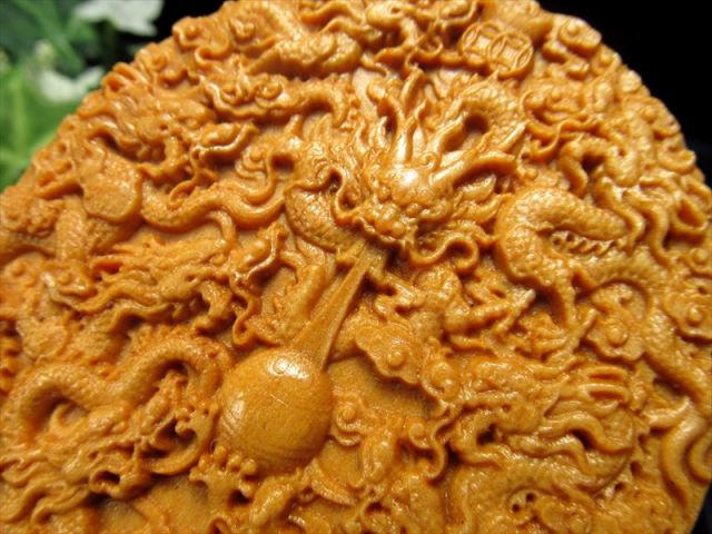 繊細両面彫り 木彫り 9匹の龍 竜生九子 ストラップ 木彫り部分 縦約80mm 五本爪も確認できる繊細な木彫り 元宝 金運UPにも パワーストーン 天然石
