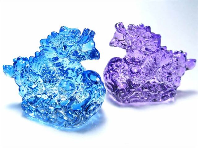 選べる8色のドラゴン Mサイズ アクリル製 龍神 モチーフ置物 1個売り 高さ約60mm前後 重さ約60g前後 運気上昇 昇竜 宝珠持ち 龍雲あり 商売繁盛・子孫繁栄