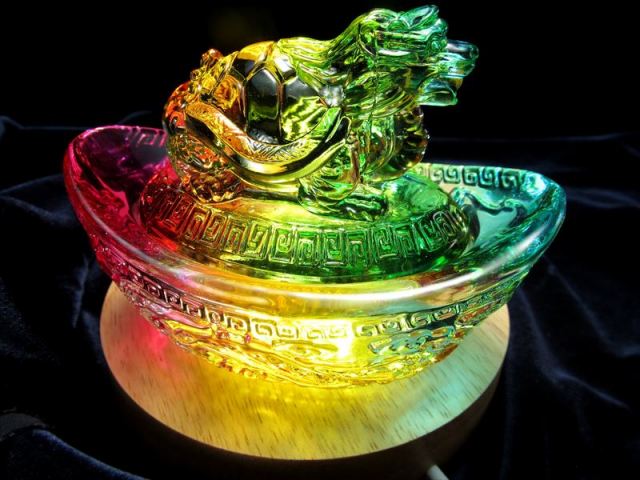 白色 LED発光の木製台座 透明な天然石のディスプレイに 激安 LED