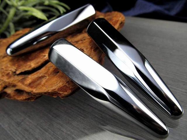 テラヘルツ鉱石 ミニ マッサージ棒 携帯用ポーチ付き 長さ約55mm-60mm×太さ約12mm-13mm 1個売り つぼ押し ミニサイズ つやつや光沢で鏡のような表面 話題の