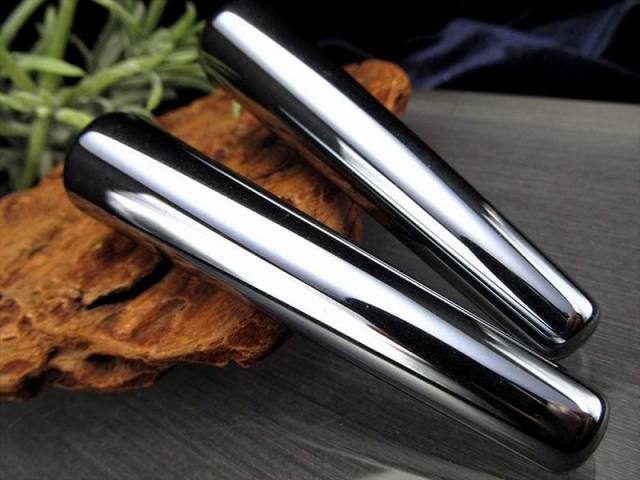 テラヘルツ鉱石 マッサージ棒 携帯用ポーチ付き 長さ約75mm×太さ約10mm