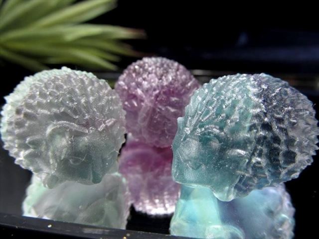 マルチカラーフローライト ハリネズミ置物 1個売り サイズ約3cm ちゅる