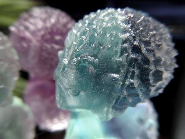 マルチカラーフローライト ハリネズミ置物 1個売り サイズ約3cm ちゅる
