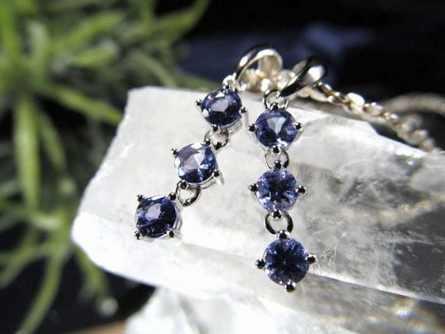 宝石質 ベリロナイト ペンダントトップ◇鑑定書付き1.82ct 宝石質 ベリロナイト ペンダントトップ◇鑑定書付き1.82ct