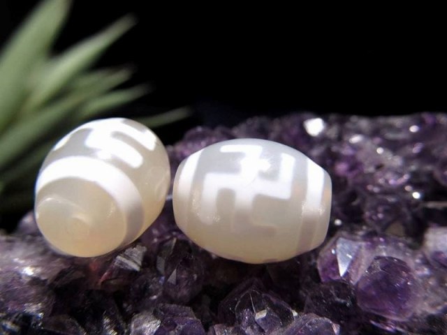 純真ホワイトカラー 卍天珠(まんじてんじゅ) 縦サイズ:約15mm 1個売り