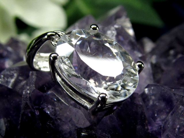 鑑別書付属 世界最高峰のヒーリングストーン ホワイト・フェナカイト オーバルミックスカット ペンダントトップ 石サイズ直径約10mm 約2.25ct SILVER925