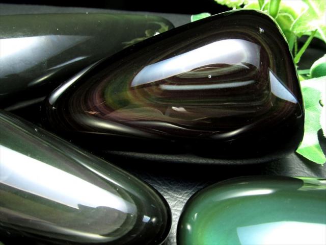 レインボーオブシディアン(黒曜石) 不定形ポリッシュ置物 重さ約200g 
