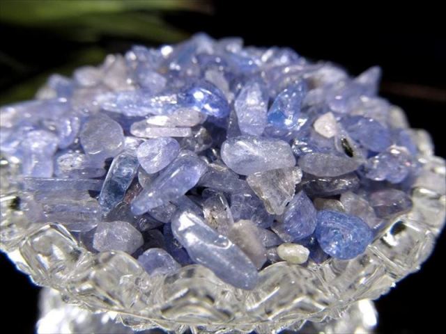 極小粒タイプ 高品質 タンザナイト 灰簾石 さざれ 約50g 粒の大きさ 平均約1mm-6mm 人生を良い方向へと導く石 ブルーゾイサイト タンザニア産