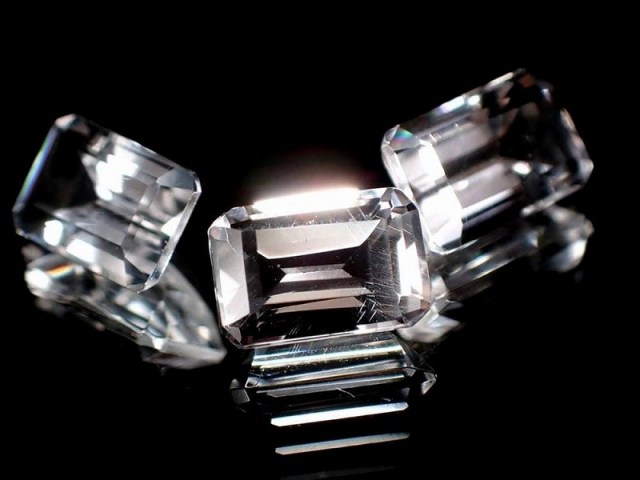 大特価! 宝石質ペタライト ルース 縦約6mm 約0.5ct ネガティブなエネルギーを浄化 葉長石 バケットカット 天使の石 ルースケース付属 ブラジル産