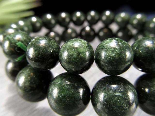 濃厚グリーンカラー 天然グリーンマイカ ブレスレット 8.5mm-9mm×22珠前後 クロム雲母キラキラ輝く結晶 グリーンモスコバイトインクォーツ ブラジル産