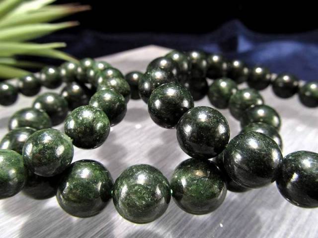 濃厚グリーンカラー 天然グリーンマイカ ブレスレット 8.5mm-9mm×22珠 