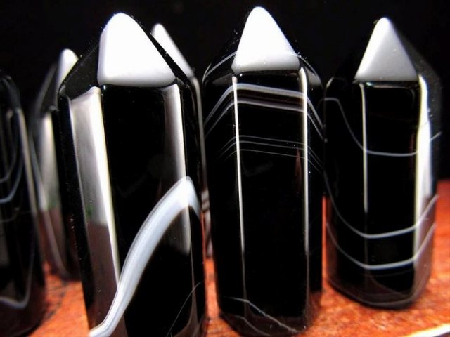 天然ブラックストライプアゲート 六角柱ポイント 高さ約40mm 瑪瑙 小ぶりな可愛らしいサイズ感 極上天然模様 ブラジル産