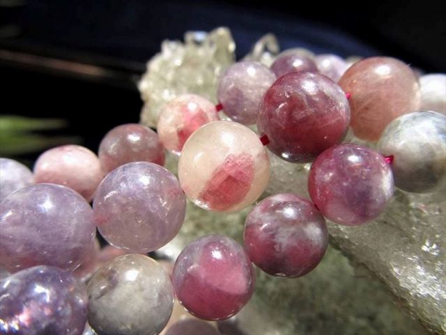 激安宣言 約10mm珠 トルマリン&レピドライトシリカ 一連 約37-39cm トルマリン&レピドライト共生 ピンクトルマリン結晶入りの珠も ブラジル産 geki-sak