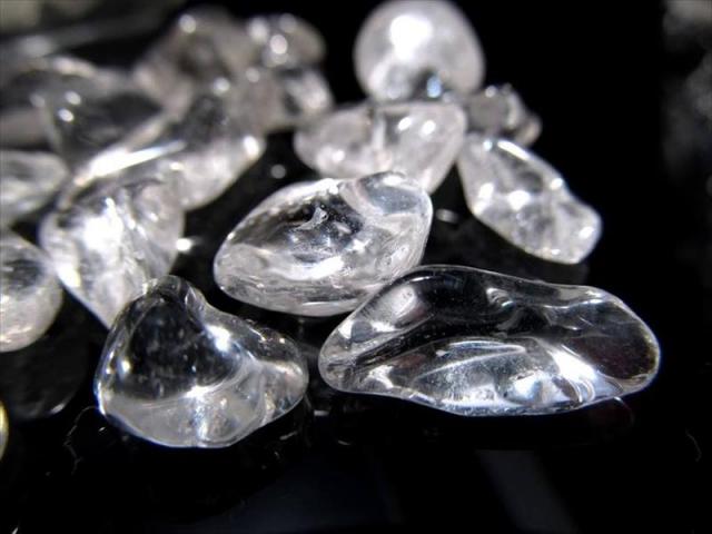 パワーストーン 浄化 3A 水晶 さざれ 中サイズ 約200g 粒の大きさ約7