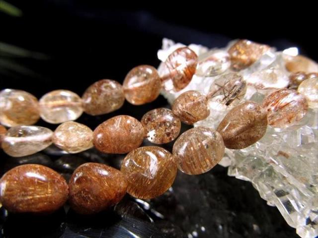 高品質入荷 お買い得 ブロンズルチルクォーツ 針入り水晶 タンブル 連 粒サイズ約4mm-8mm 一連 約38-40cm 水晶 パワーストーン パワーストーン 天然石