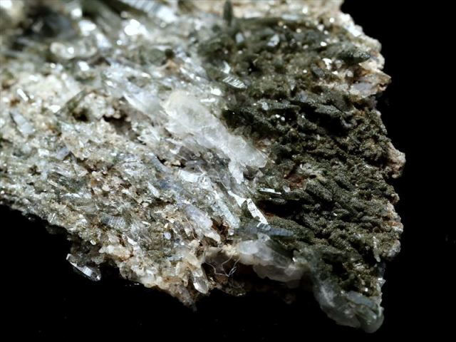 クローライト共生 ガネーシュヒマール産水晶 クラスター原石 最