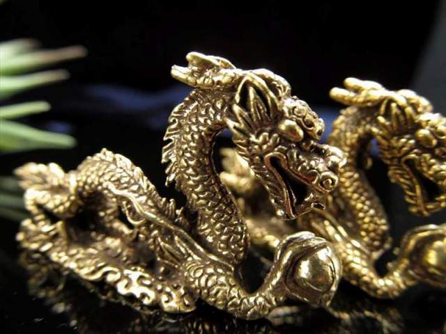 ドラゴンボール 龍玉 付き 三本爪龍神 置物 最大幅約4.7cm 1個売り 大吉開運 願いが叶う龍玉持ち ミニチュアオブジェ 大願成就・学業成就・福運招来