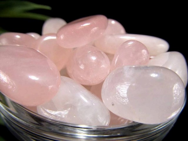 300☆フェア特選☆『愛の石♡』【ブラジル産ローズクォーツさざれ】❤️