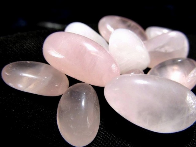 300☆フェア特選☆『愛の石♡』【ブラジル産ローズクォーツさざれ】❤️