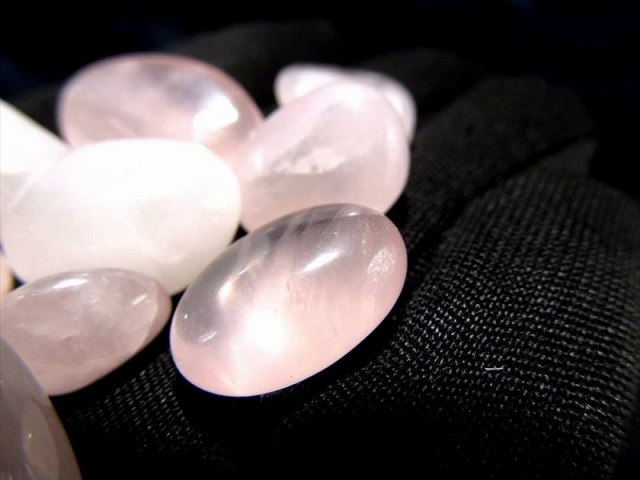 ぷっくり超大粒タイプ ローズクォーツ さざれ 約200g 粒約9mm-30mm 美 