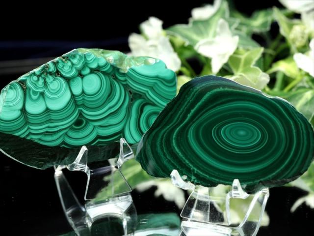 1個売り マラカイト プレート原石 重さ約25g-40g 美麗繊細模様 深みのあるグリーン 魔除け 肉体と精神を癒す石 コンゴ産 パワーストーン 天然石