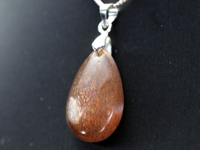 ブラックゴールデン サンストーン ペンダントトップ ドロップ型