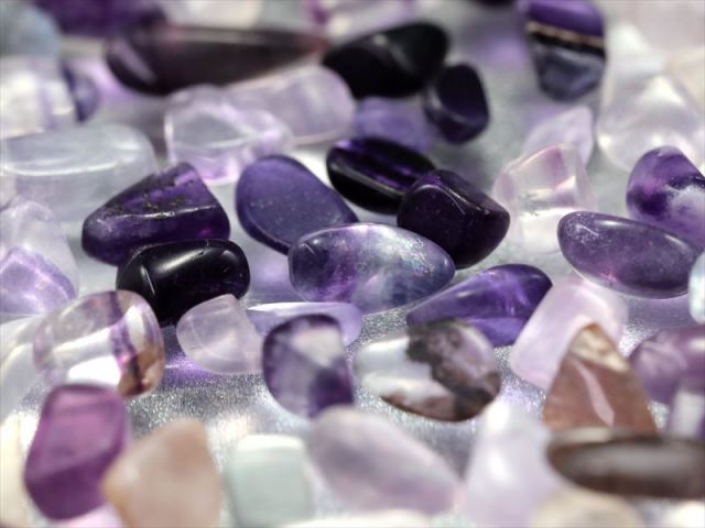 神の色 紫 パープルフローライト さざれ 約200g 粒約5mm-18mm 希少な美麗パープル バイカラーや層状ファントムも アメリカ産 sa-s ss-50