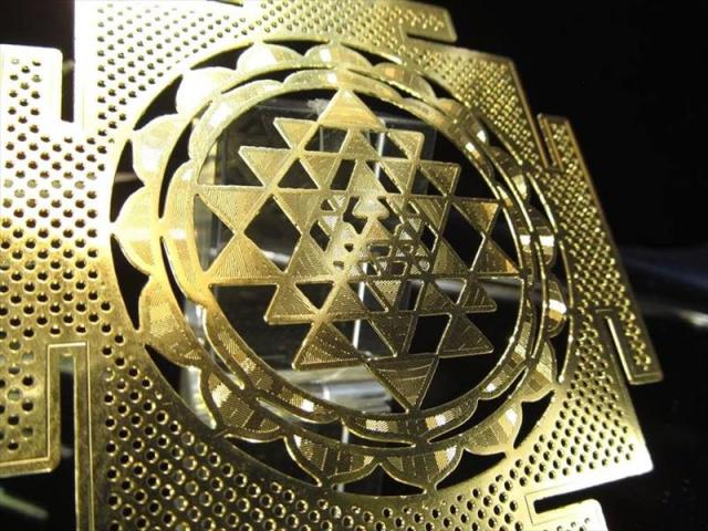 ラクシュミー・メルー・シュリーヤントラ（5種の金属製/インドの法具） シュリー・アシュタ・ラクシュミー・ヤントラ（約15cm×15cm