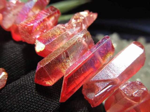 縦約10-30mm レッドオーラ蒸着フロストタイプ ナチュラルポイント連 一連約38-40cm 透明感抜群 ハンドメイド クレオ穴 ブラジル産 sak