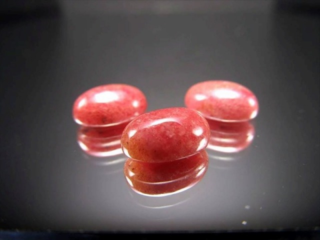 濃色ピンクレッドタイプ 天然ロードナイトシリカ ラブシリカ カボション 縦約8mm 1個売り ギャランティーカード付属 純国産 薔薇輝石と水晶の混合石