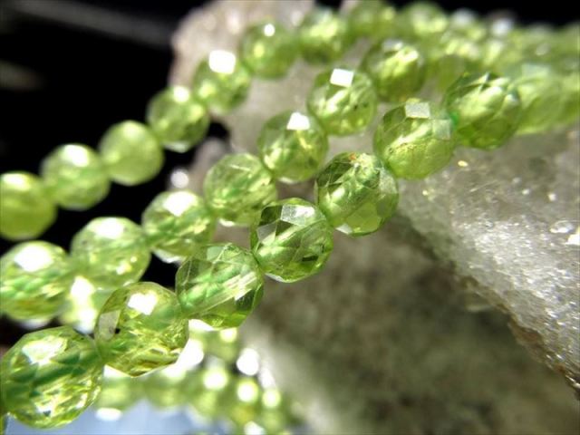 激安宣言 約5mm珠 ペリドット きらきら64面カット 一連 約38-40cm 8月の誕生石 高品質入荷 極上 天然石 ビーズ パワーストーン ミャンマー産 geki-sak