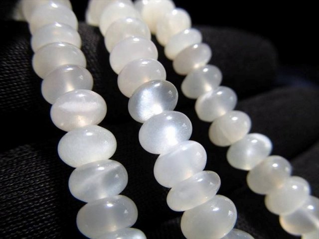 激安宣言 ホワイトムーンストーン 月長石 丸ボタン型連 粒サイズ約6mm-6.5mm 一連 約38cm-40cm ぷっくり丸ボタン型 6月の誕生石 インド産 geki-sak